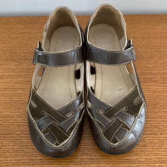 Sun View fisherman style khaki green/brown shoes. Material unknown. Size 35 - Picture 1 of 16